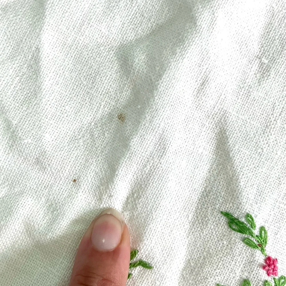 Vintage 40’s embroidered sombrero hat & flowers white linen tea towel